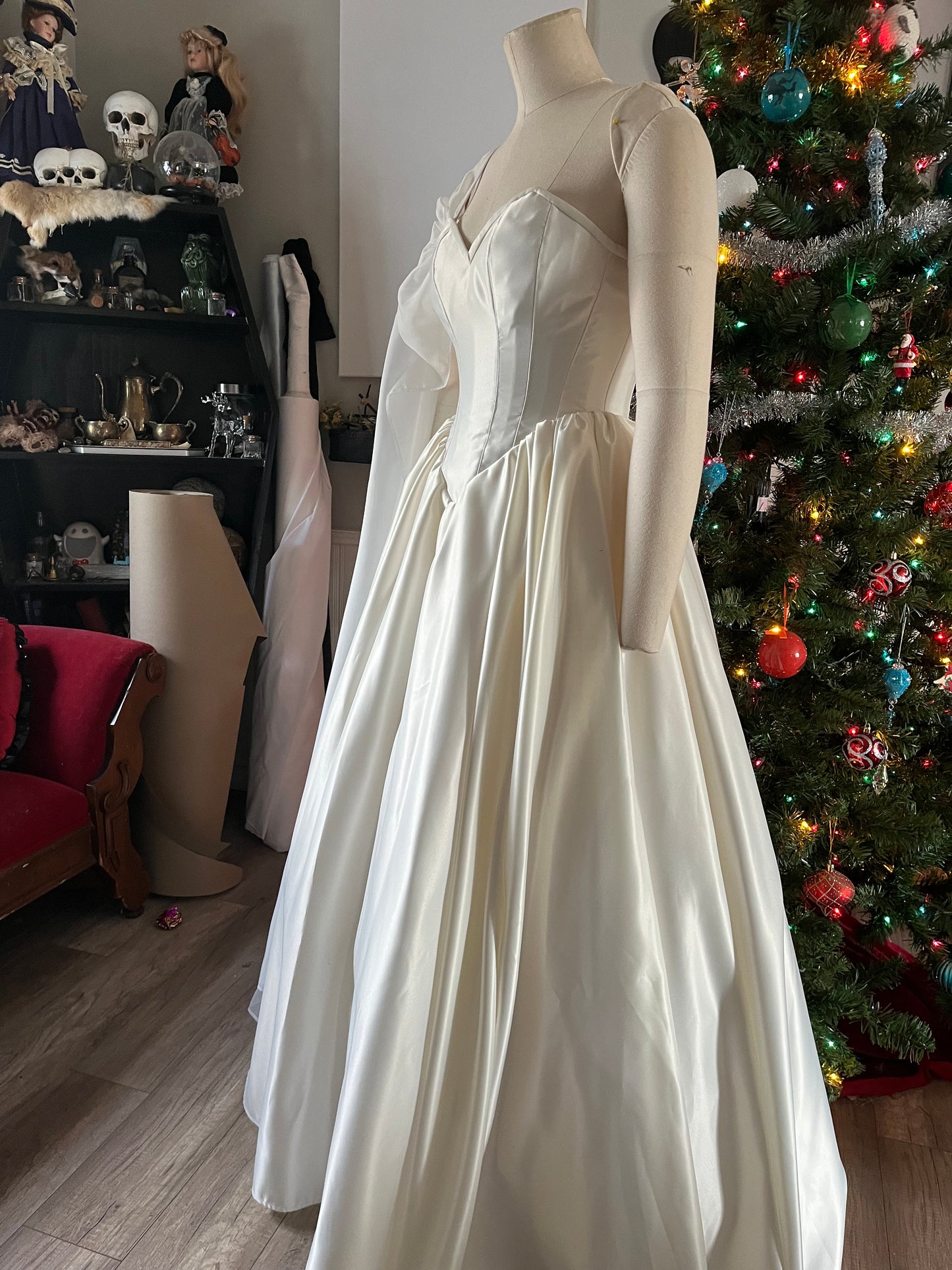 Runway sample - Ivory Bridal Satin Gown