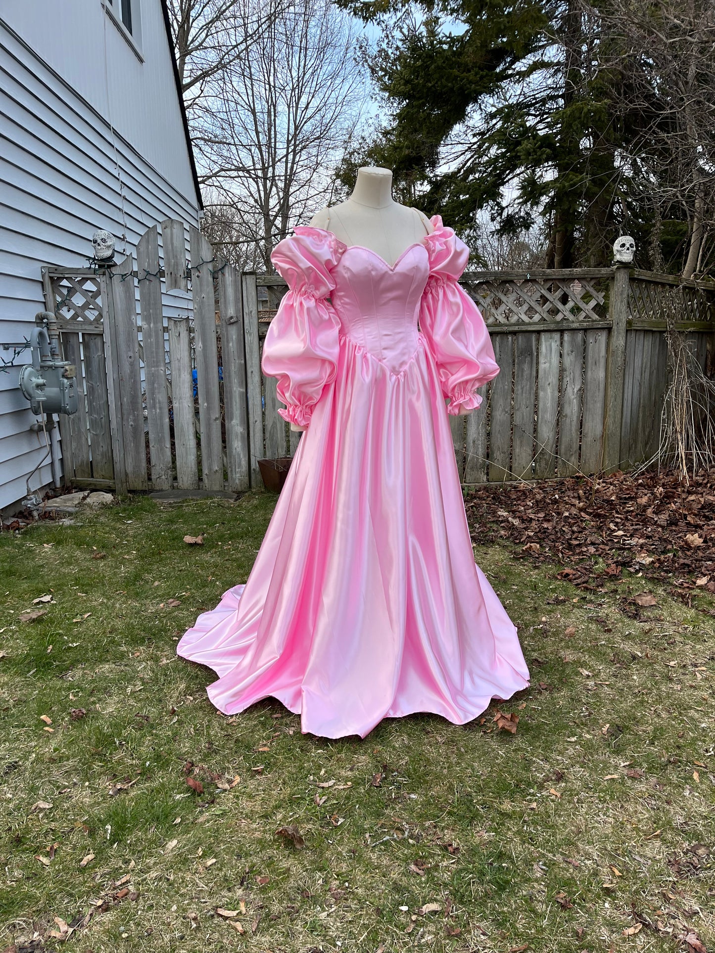 Sample sale - 26” corset Ostara Gown with double puff sleeves