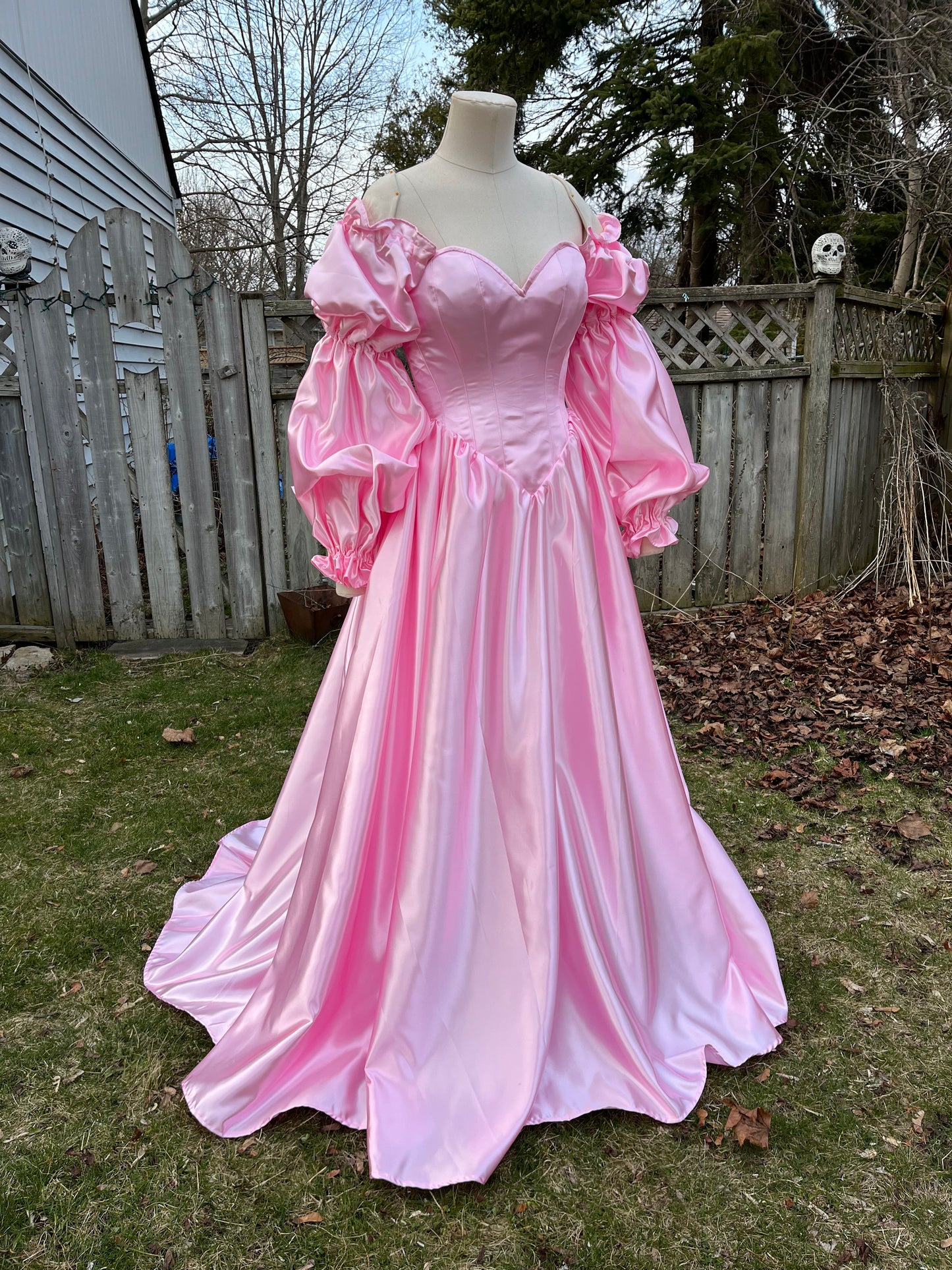 Sample sale - 26” corset Ostara Gown with double puff sleeves