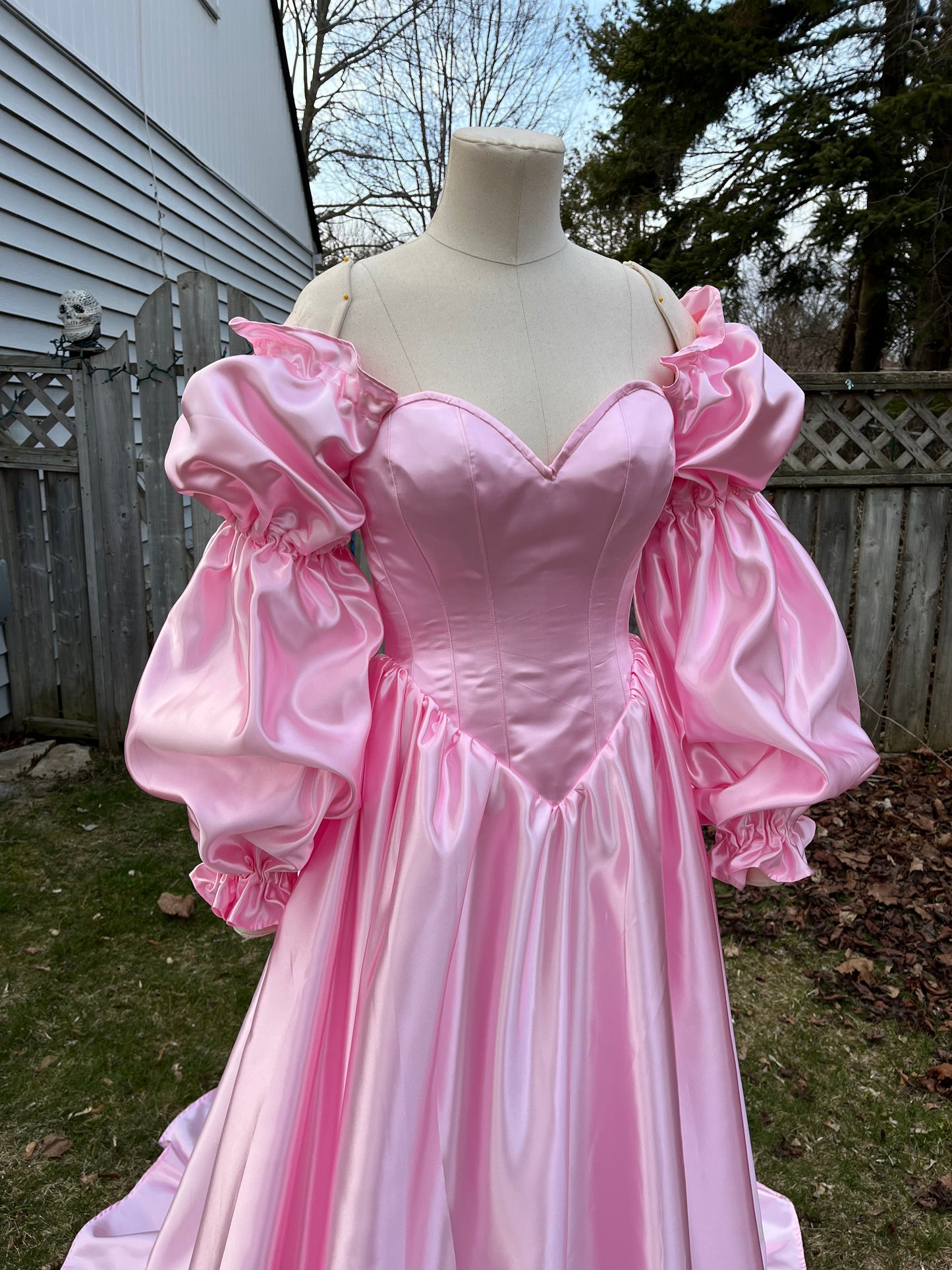 Sample sale - 26” corset Ostara Gown with double puff sleeves