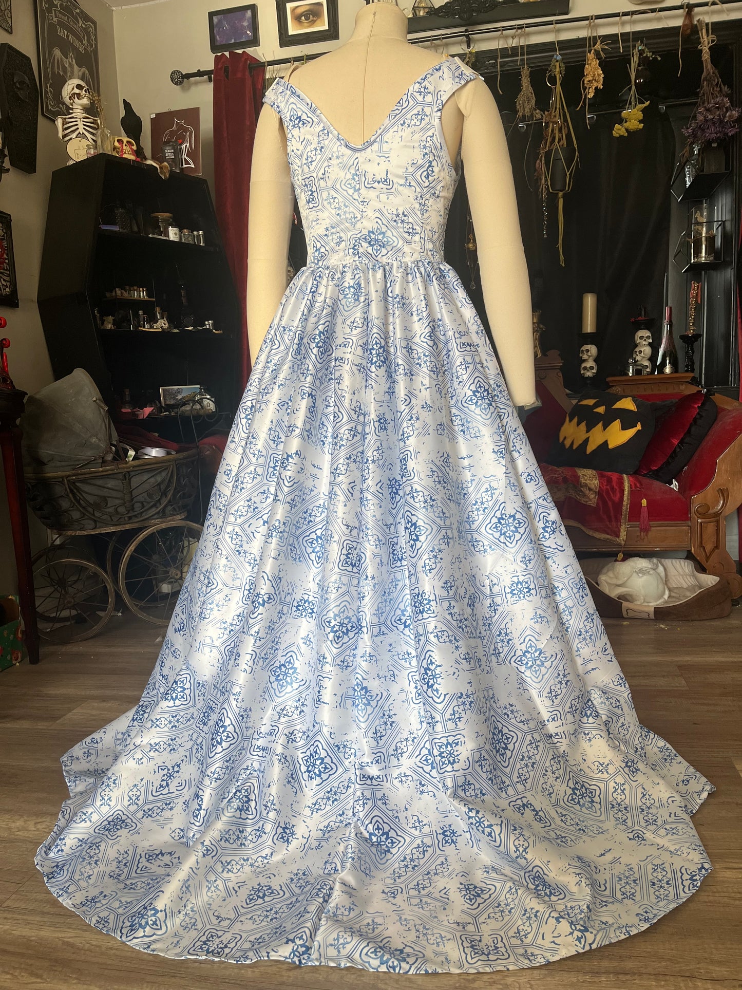 Corset Over Dress - White and blue off the shoulder - Large