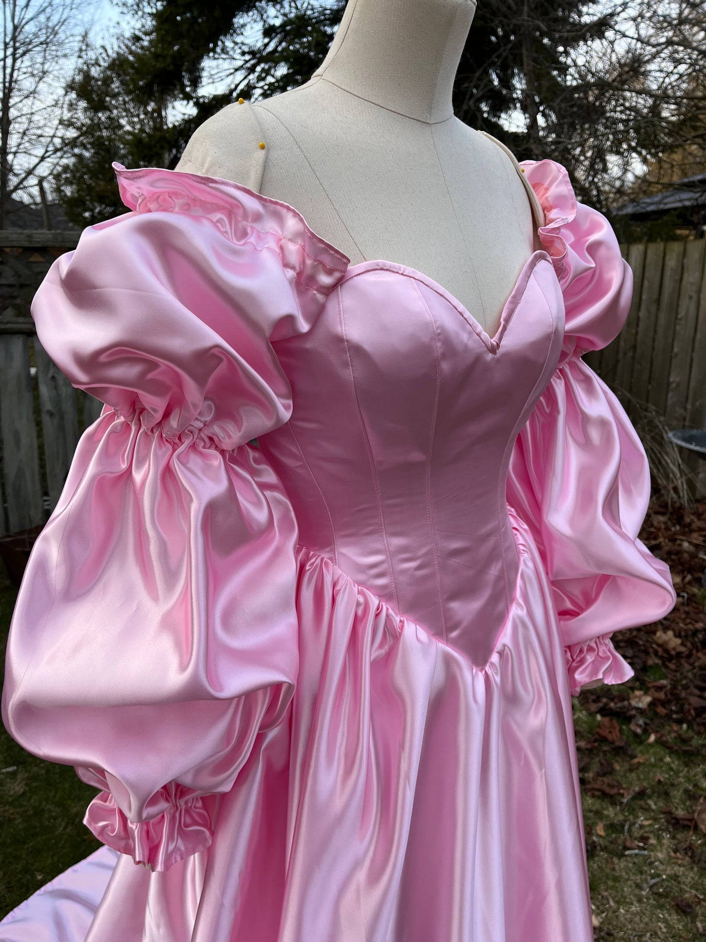 Sample sale - 26” corset Ostara Gown with double puff sleeves